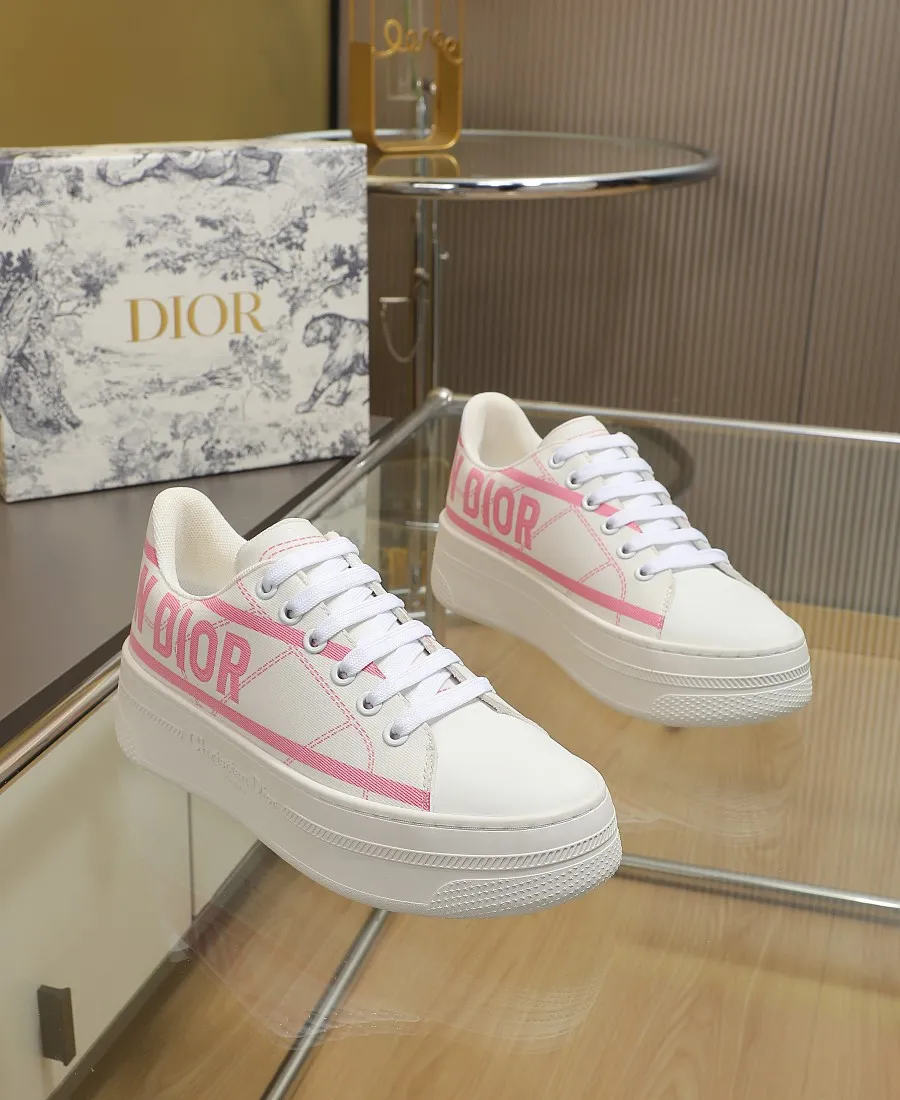 👟👟Ex-factory price 440👟👟 DIOR Dior's new thick-soled sports white shoes, electro-embroidered fabric, embroidered letters, breathable mesh lining, sheepskin for foot pads, lightweight outsole. Size: 35-40 (41 customized)